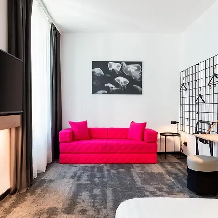 Hotel Moxy 3*